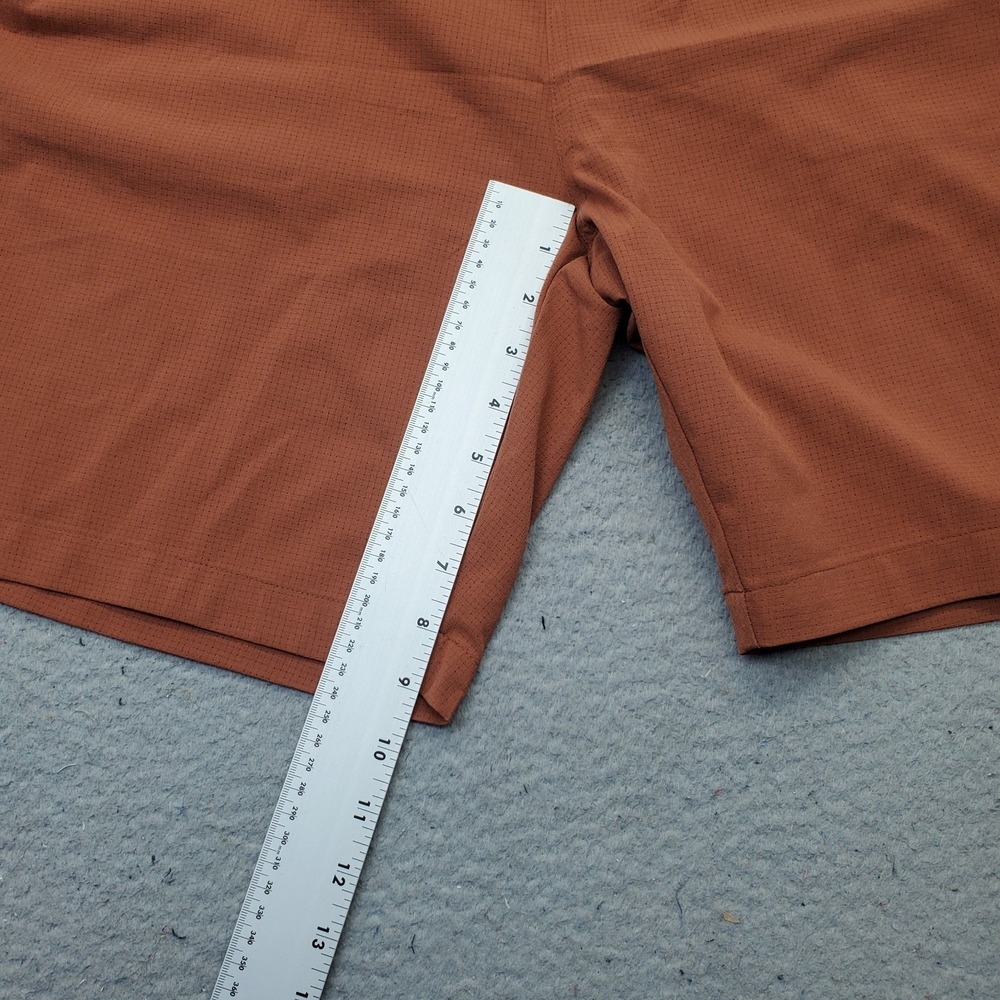 Travis Mathew Step Dance Golf Short Mens 42 Brown Performance 9" Inseam A42324 - Picture 5 of 9